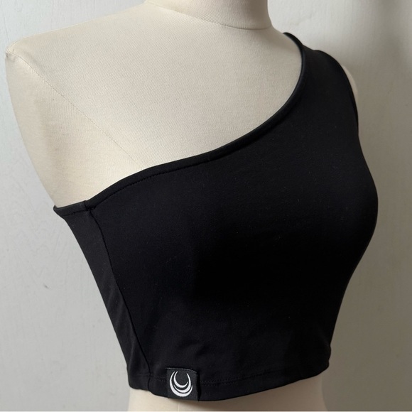 Workout top - Picture 1 of 4